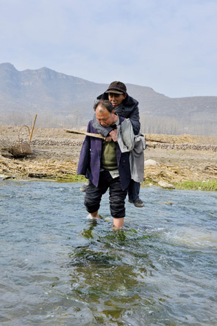 After the report of two Hebei farmers by Xinhua News Agency, foreign media also liked it.