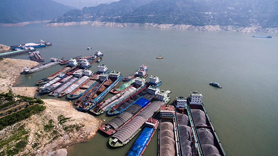 The flood discharge water level of the three Gorges Reservoir has dropped by 25 meters.
