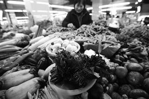 Yongcheng market wild vegetables are very popular varieties are not many, mainly 
