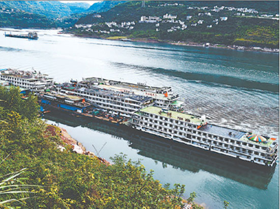 The three Gorges passenger ship is gradually withdrawn from the market and changed to a freighter to avoid idling.