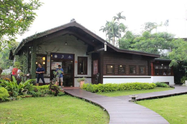 Super perfect clinic, │ Japanese-style garden hanging ice shop coffee shop, in the home medical director photo peace of mind for the end of life