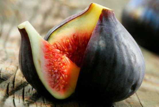 This paper introduces the processing technology of two kinds of fig products.
