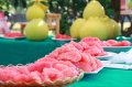 Huang Weizhe, mayor of Tainan Red Pomelo fresh picking Market, welcomes villagers across the country to order as early as possible.