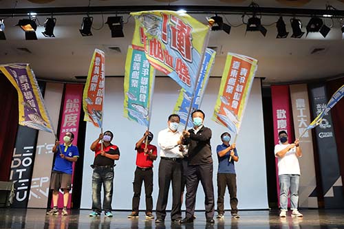 Fishery youth industry skills development exchange meeting Weng Zhangliang and Zhang Zhisheng jointly presented flags and called for unity