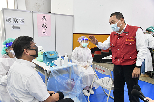 Strengthen the epidemic prevention safety of public transport the frontline personnel of New North Traffic are vaccinated in two days.