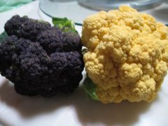 What are the characteristics of purple broccoli and yellow cauliflower? What are the nutritional values of purple / cauliflower