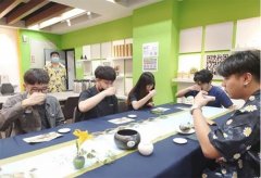 Daye University cultivates talents in the tea industry and overseas students to experience tea tasting culture