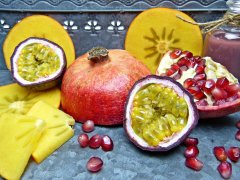The husband and wife transferred to farming in middle age-from two cents of land to one hectare to raise the perfect golden passion fruit